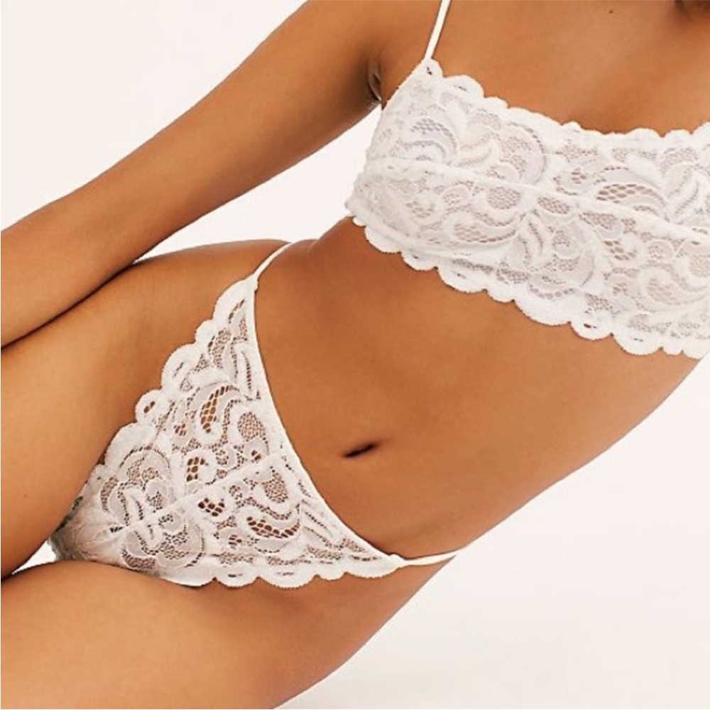 Free People Reese High Waisted Lace
Tanga Ivory